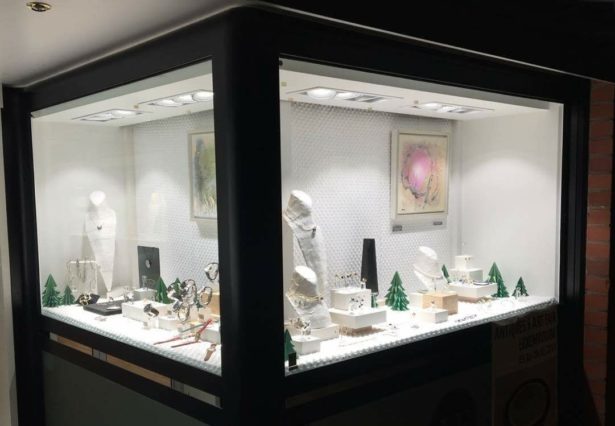 Bijouterie Harpes et Francart_main